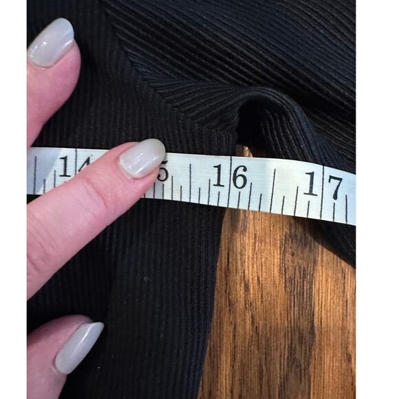 Anthropologie Cropped Mock Neck Ribbed Top Black Size S Sleek Minimalist Style - Picture 4 of 6